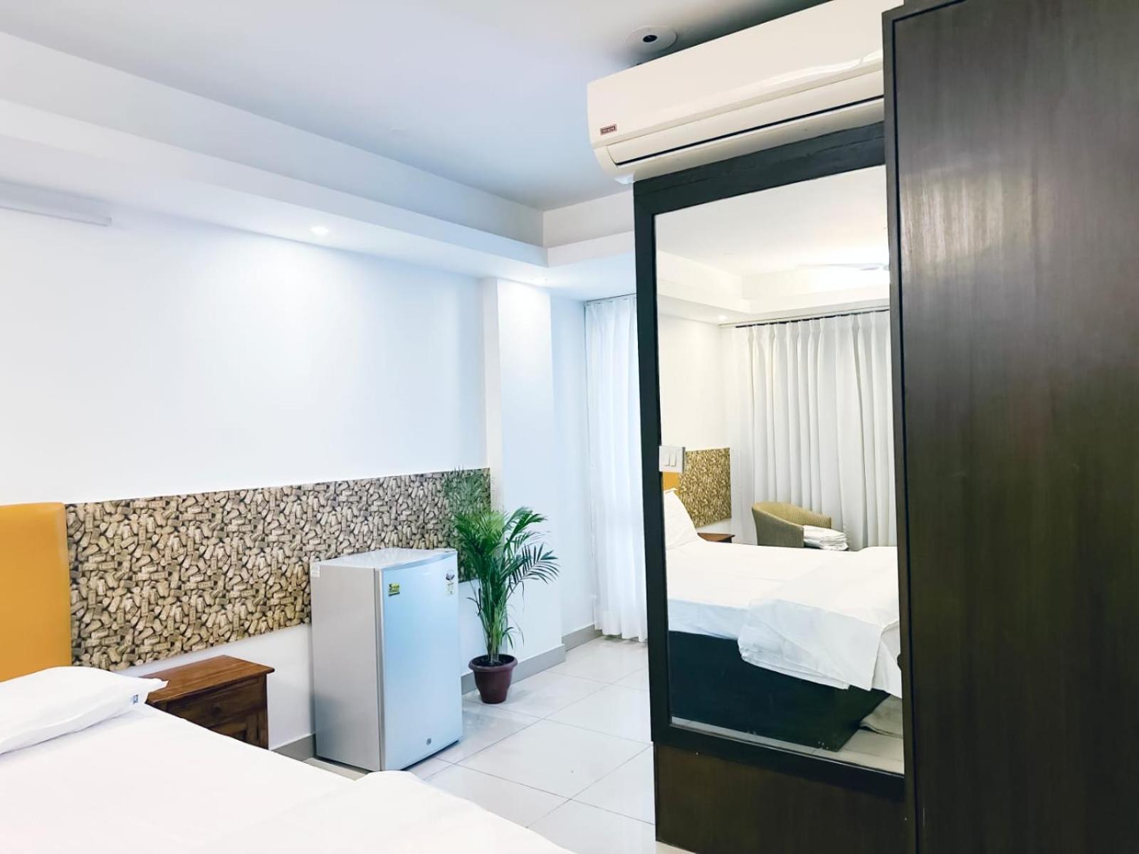 Hotel Blueberry New Delhi Exterior photo