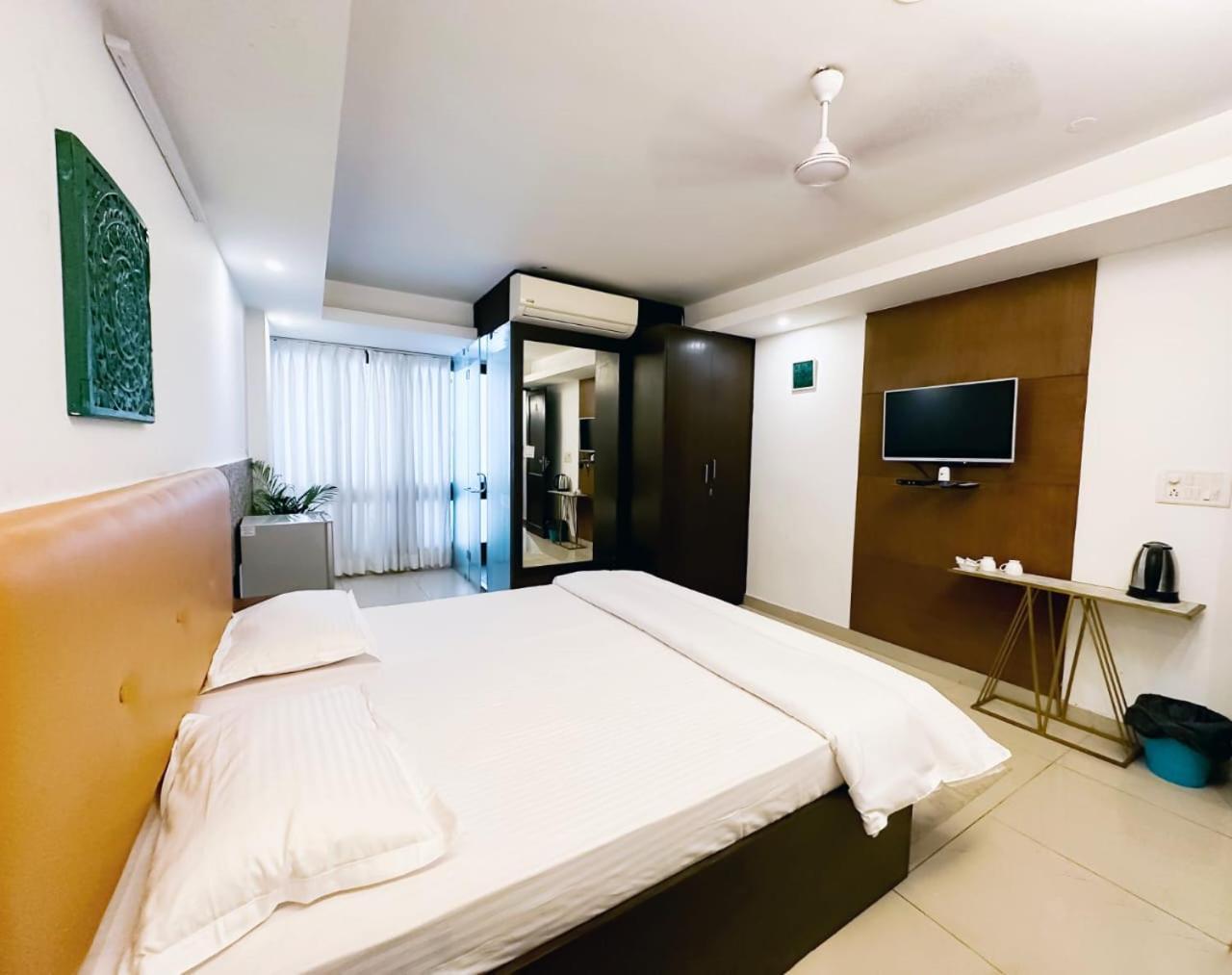 Hotel Blueberry New Delhi Exterior photo