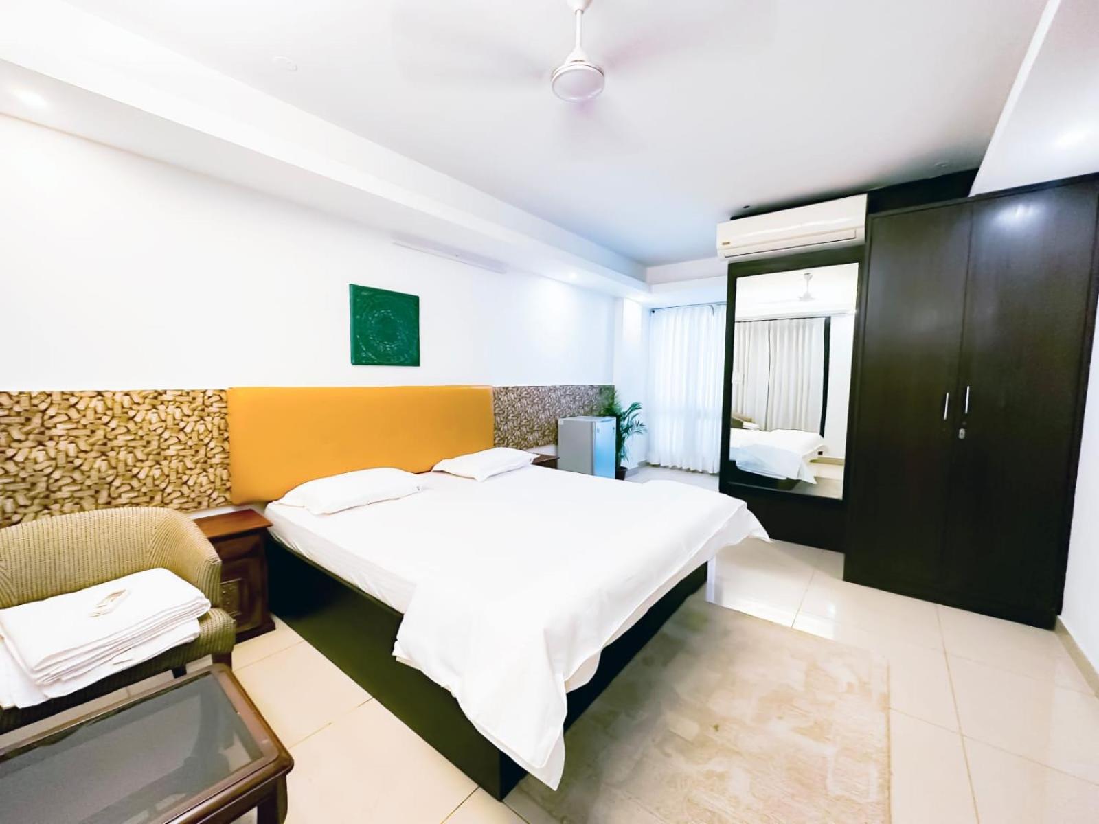 Hotel Blueberry New Delhi Exterior photo