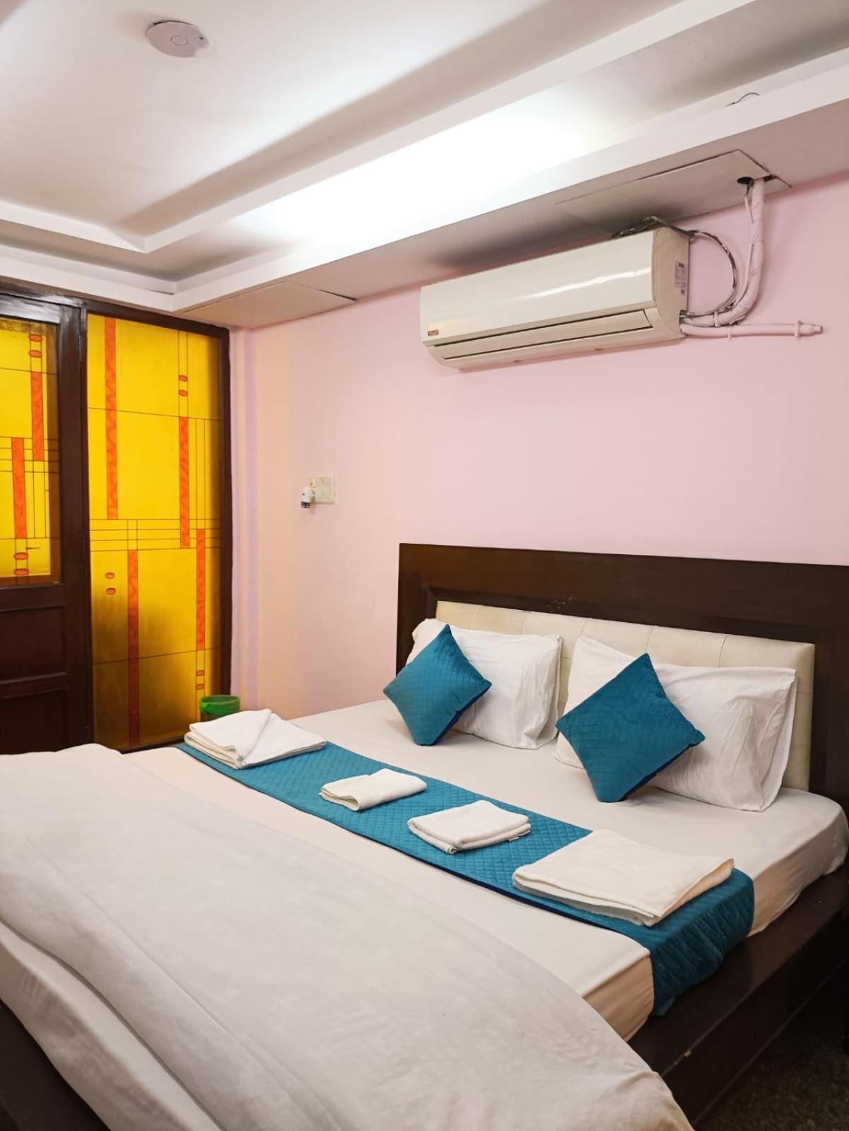Hotel Blueberry New Delhi Exterior photo